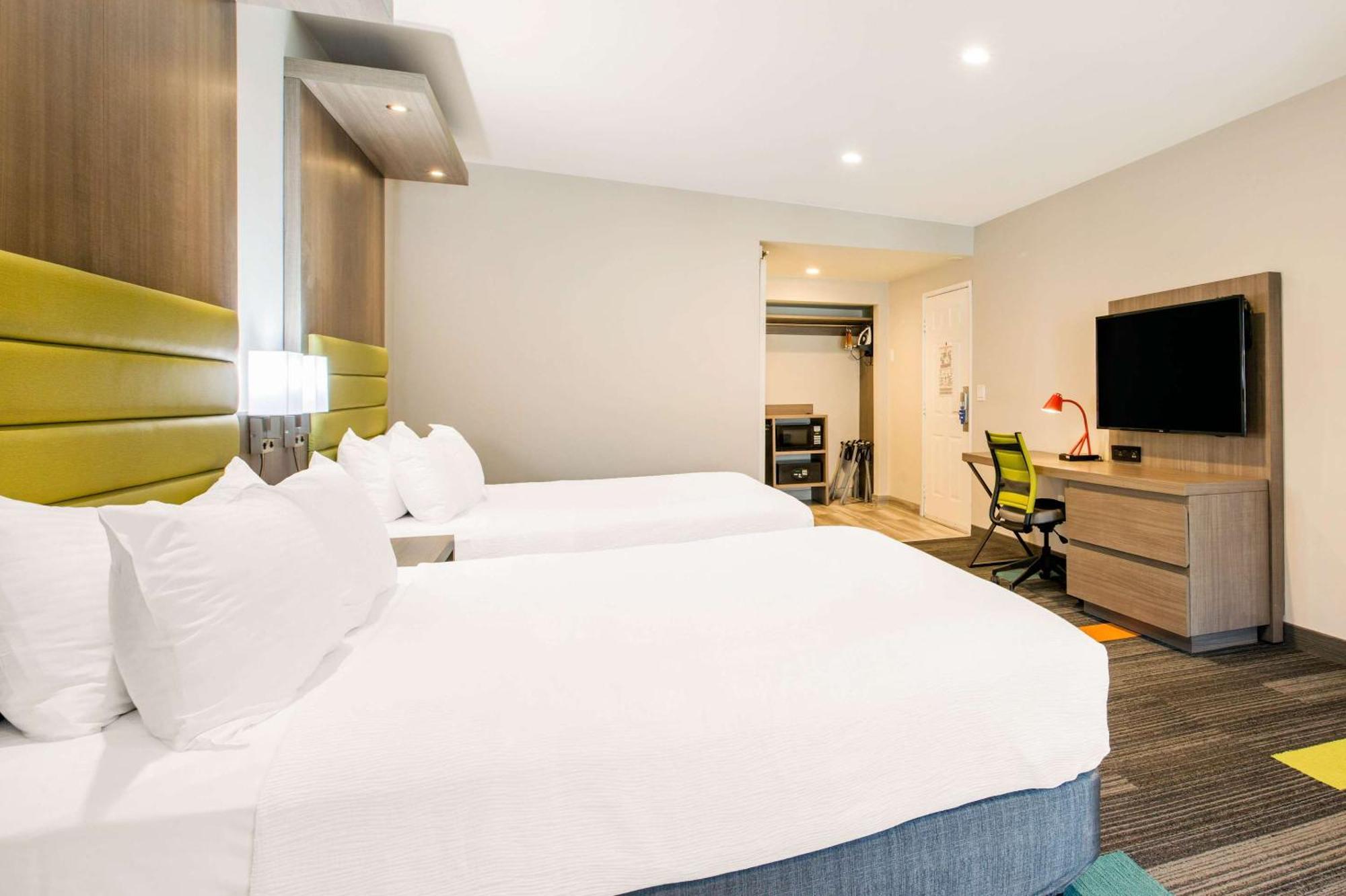 Inn Rodeway Near Melrose Ave 2*